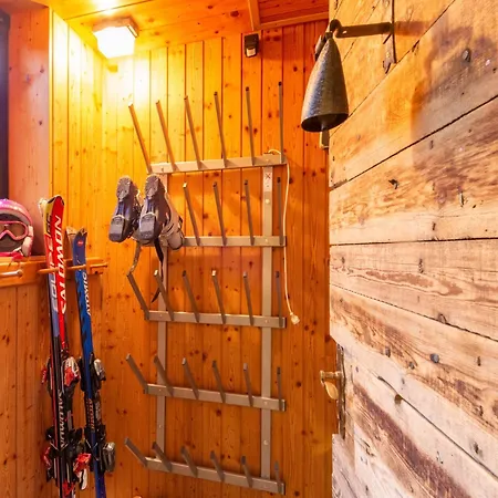 With A Shared Sauna In Apartment