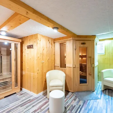 With A Shared Sauna In Apartment